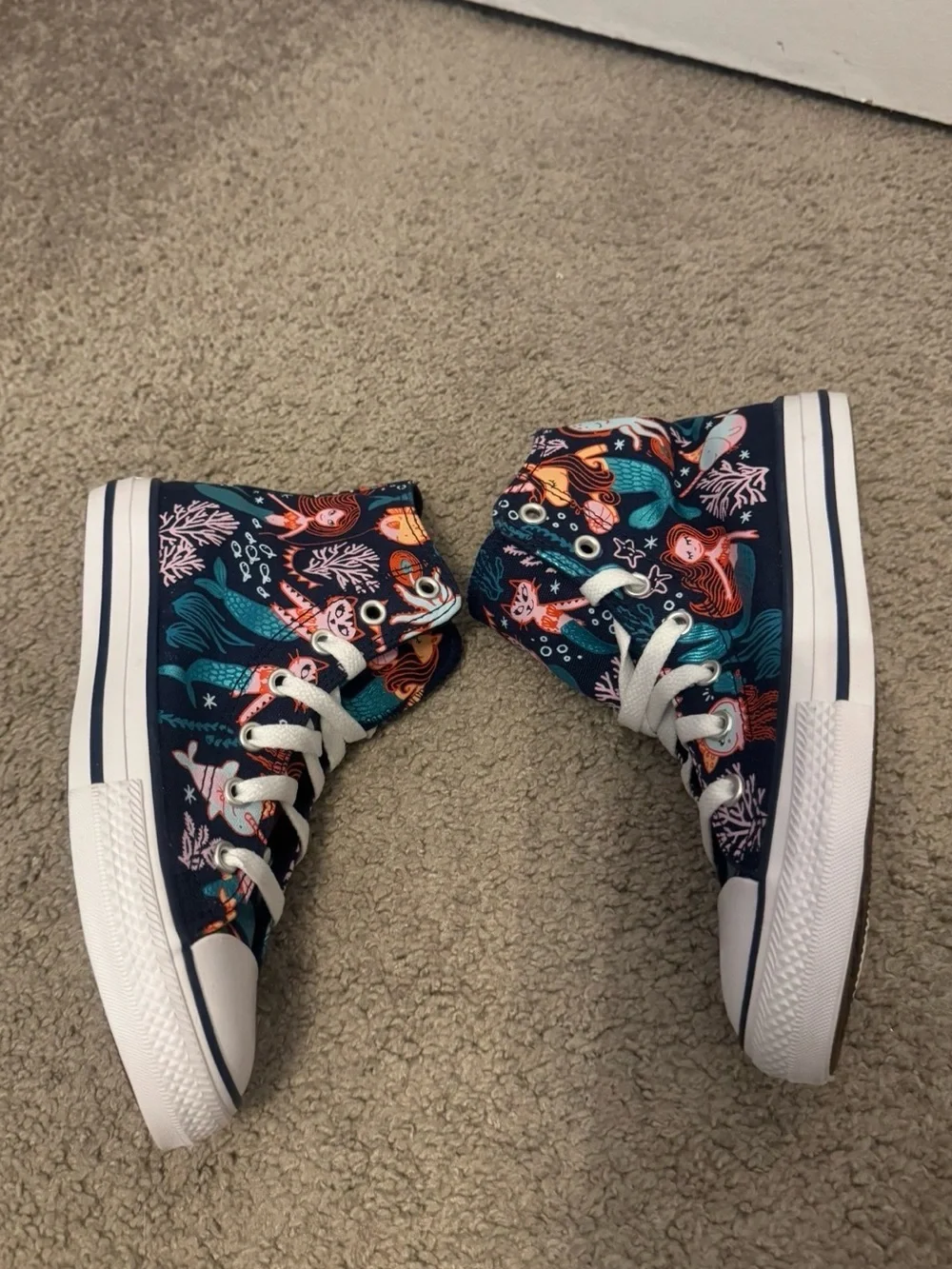 Converse Heartsfall/Mermaid Chuck Taylor All Star Size 3 Junior Canvas Shoe